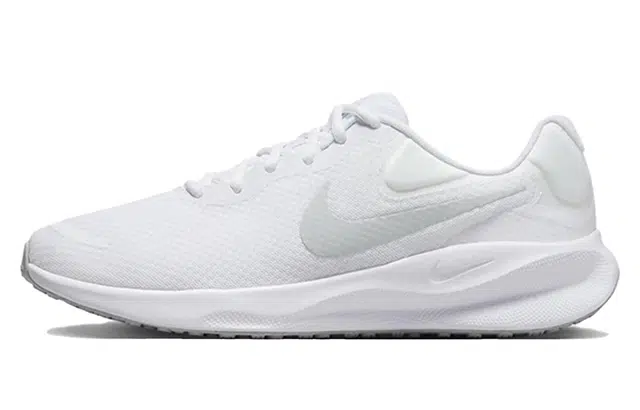 Nike REVOLUTION 7