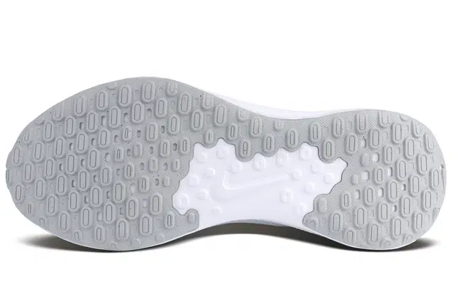 Nike REVOLUTION 7
