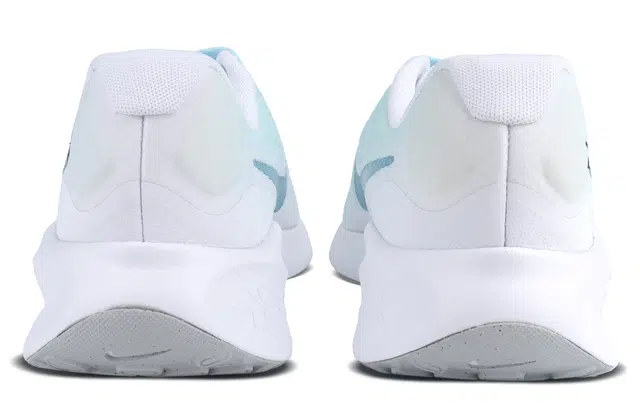 Nike REVOLUTION 7
