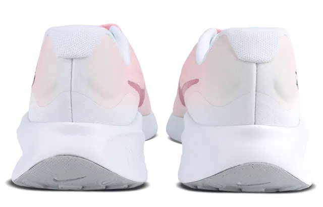 Nike REVOLUTION 7