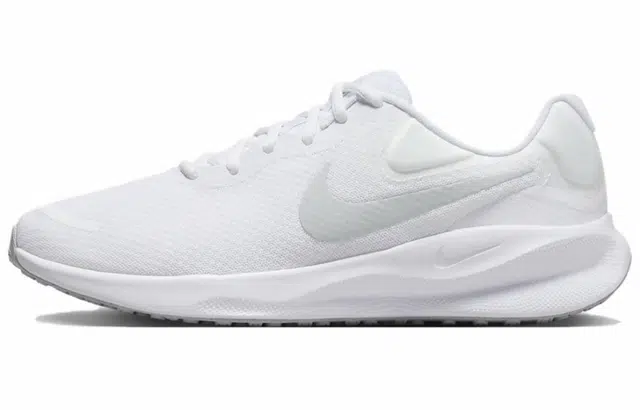 Nike REVOLUTION 7