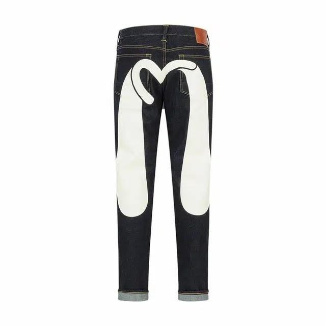 EVISU M