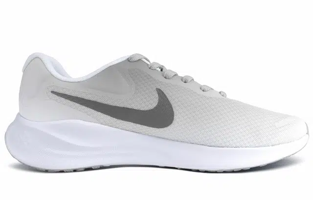 Nike REVOLUTION 7