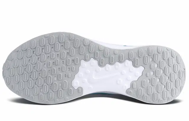 Nike REVOLUTION 7