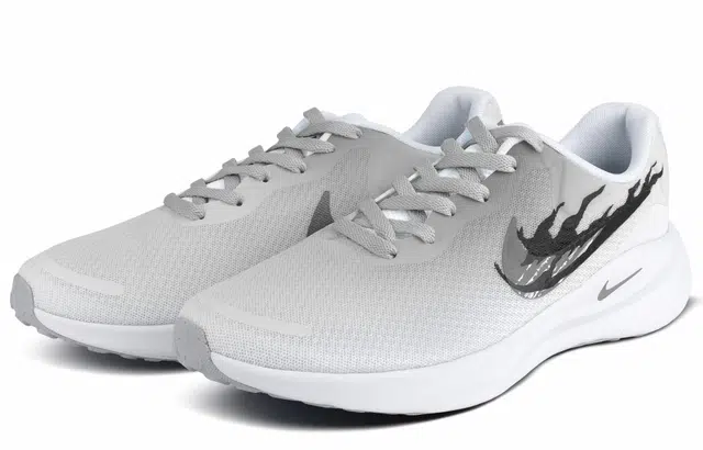 Nike REVOLUTION 7
