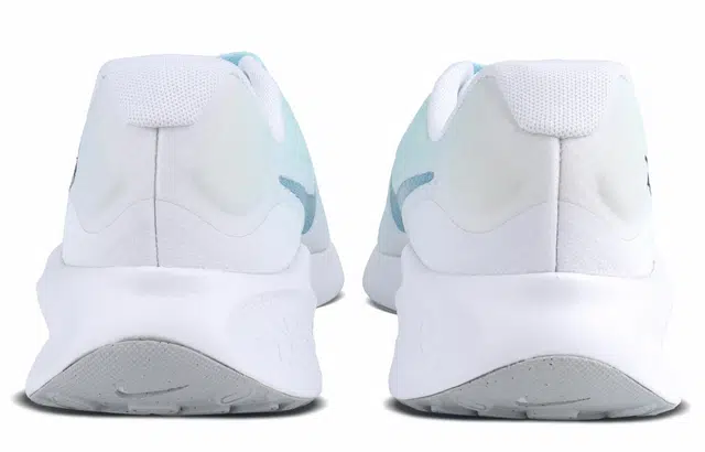 Nike REVOLUTION 7