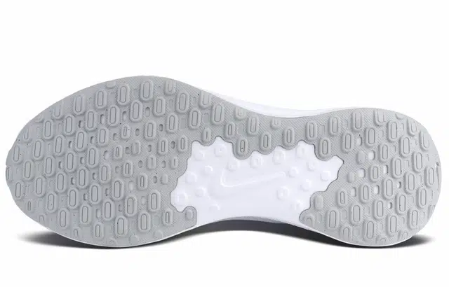 Nike REVOLUTION 7