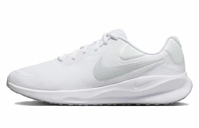 Nike REVOLUTION 7