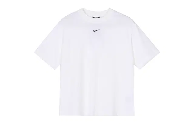 Nike Sportswear Essentlals logoT