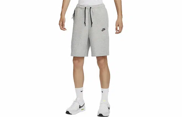 Nike Sportswear Tech Fleece Logo
