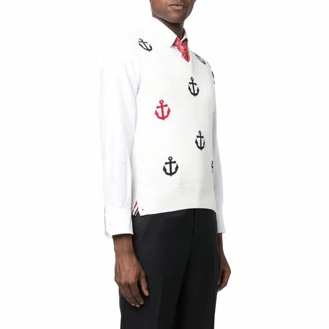 THOM BROWNE V