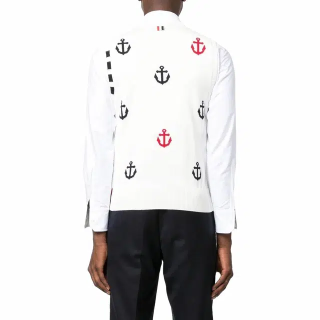 THOM BROWNE V