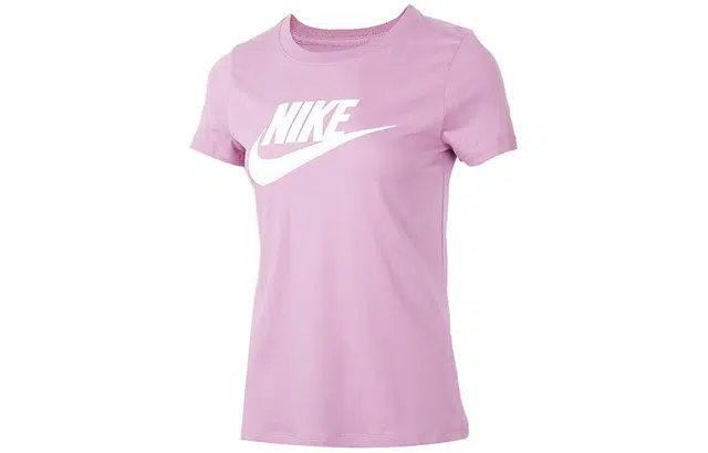 Nike Sportswear Essential Logo T