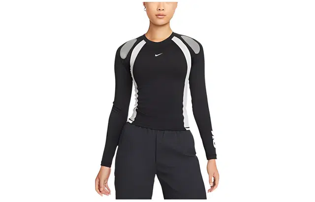 Nike Sportswear LogoT