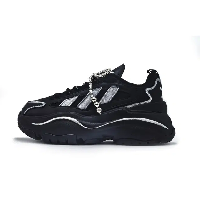 adidas Originals Ozgaia Silver Black
