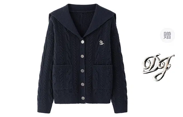 东鲸岁时记 港风复古绞花宽松单排扣开衫字母长袖针织衫 女款 藏青色