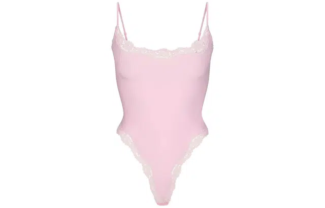 SKIMS FITS EVERYBODY LACE CAMI BODYSUIT CHERRY BLOSSOM TONAL