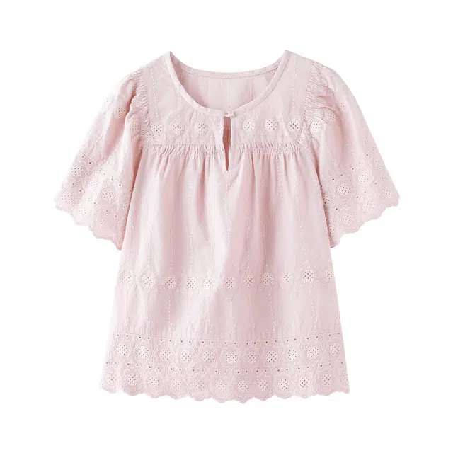 花栗鼠小姐 莉莉安恋曲 温柔甜美气质风圆领减龄开叉小金花扣精致刺绣抽皱窄肩袖遮肉衬衫 女款