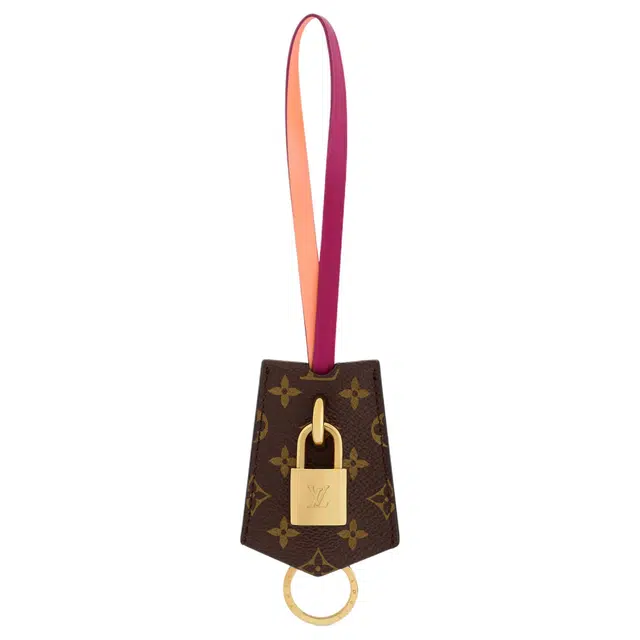 LOUIS VUITTON CLOCHE CLE