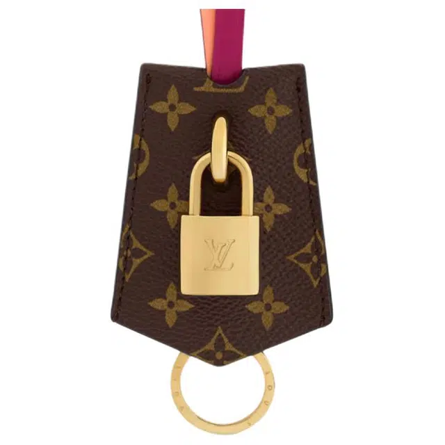 LOUIS VUITTON CLOCHE CLE
