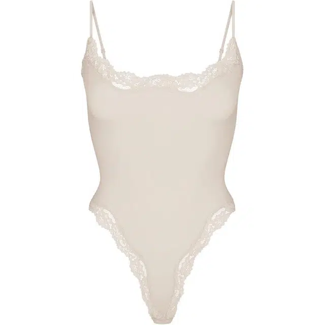 SKIMS FITS EVERYBODY LACE CAMI BODYSUIT STONE