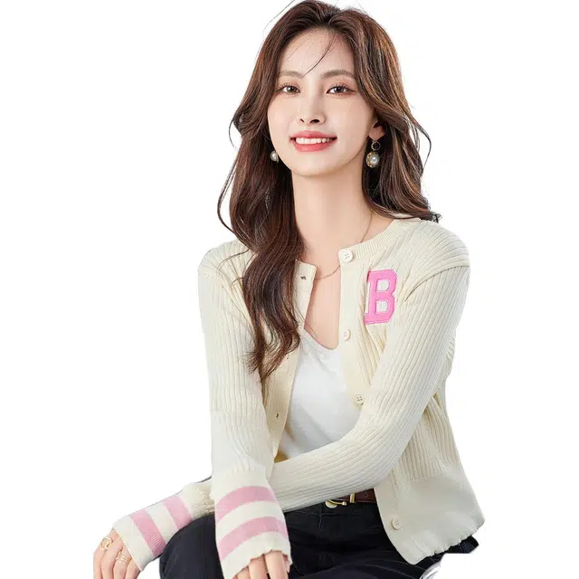 爱依莲 时尚百搭别致小众短款圆领字母高级感上衣长袖针织衫 女款