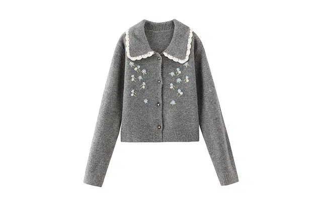 花栗鼠小姐 碎花刺绣蕾丝花边翻领单排扣针织衫 女款