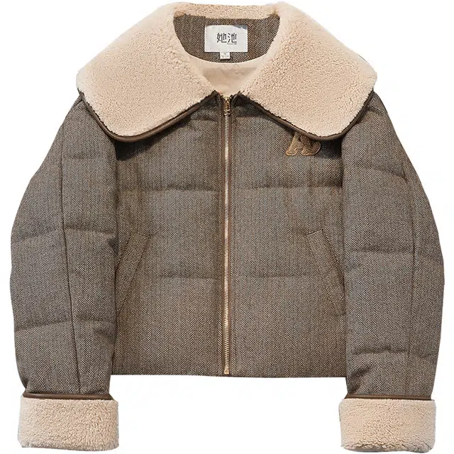 她池 大翻领撞色短款保暖长袖羽绒服 女款 咖色斜纹