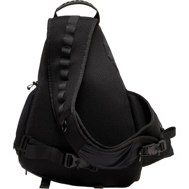 Oakley Latitude