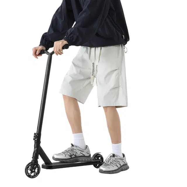 敦煌博物馆 简约基础款字母抽绳系带舒适透气褶皱铆钉设计薄款宽松百搭垂感通勤运动纯色速干五分裤休闲短裤 男女同款