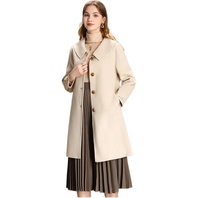 粉红玛琍 纯色时尚休闲娃娃领长袖大衣 女款 米色