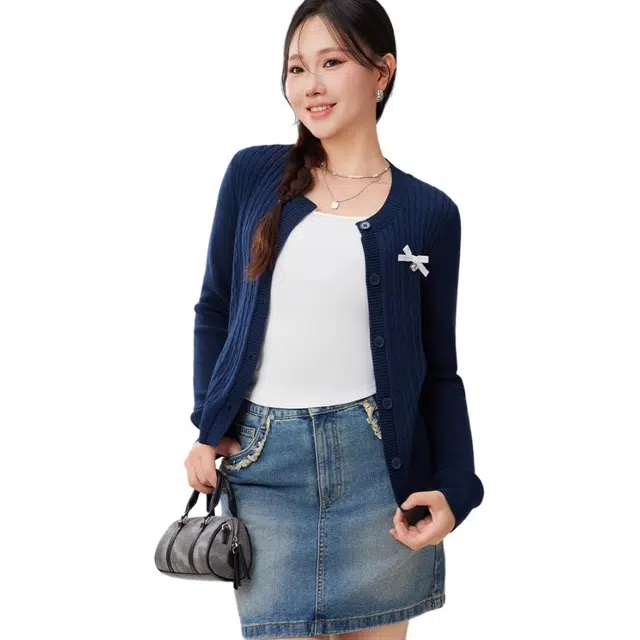 爱依服 时尚温柔风蝴蝶结设计针织衫 女款