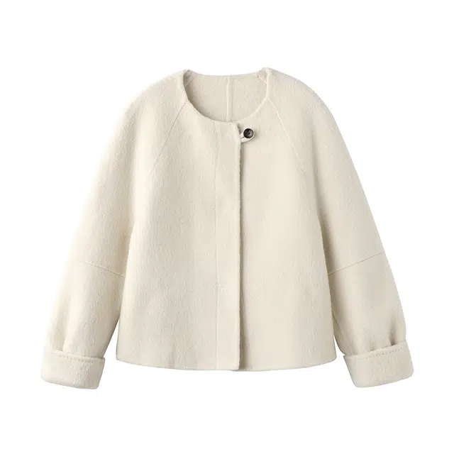 花栗鼠小姐 首尔恋人 韩系精致日常休闲百搭圆领减龄慵懒捏褶插肩袖设计感撞色手工订标直筒遮肉短款大衣 女款