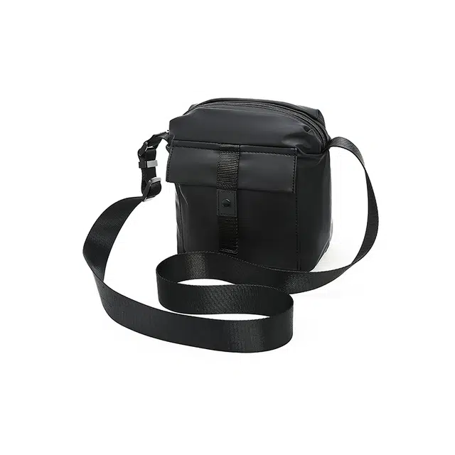 老人头 简约轻便休闲时尚通勤 合成革 单肩斜挎包 常规 男款 黑色