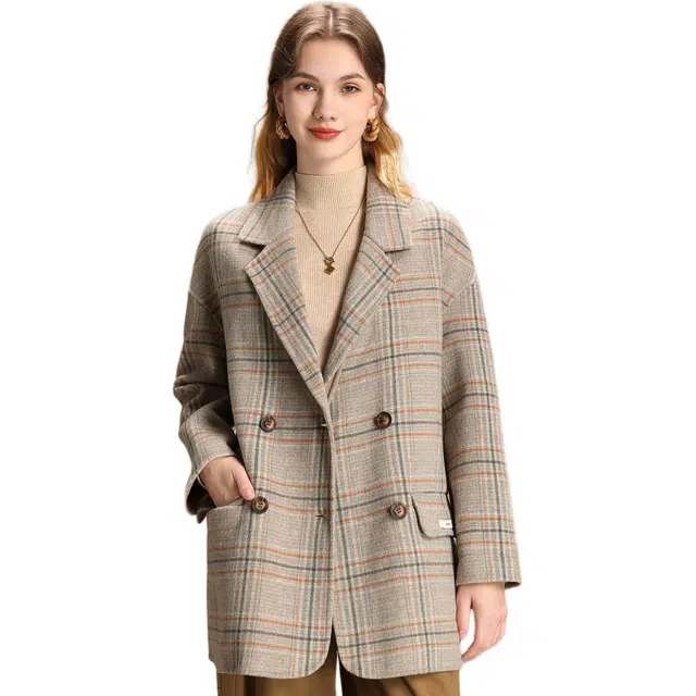 粉红玛琍 宽松简约舒适大衣 女款 驼白格