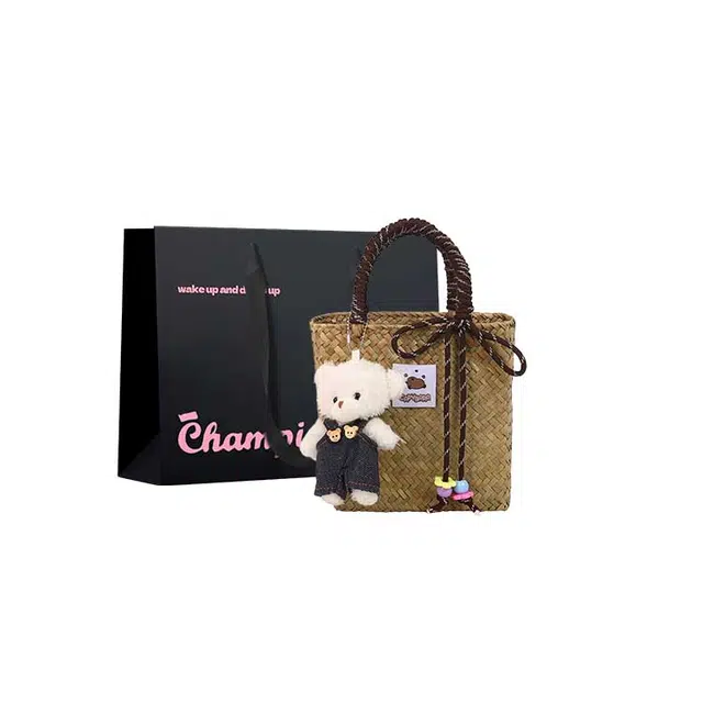 冠军小熊 可爱小熊编织手绳菜篮子包彩色装饰绳精致手工编制包沙滩包 草编 手提包 女款 咖色/绿色/粉色/黄色