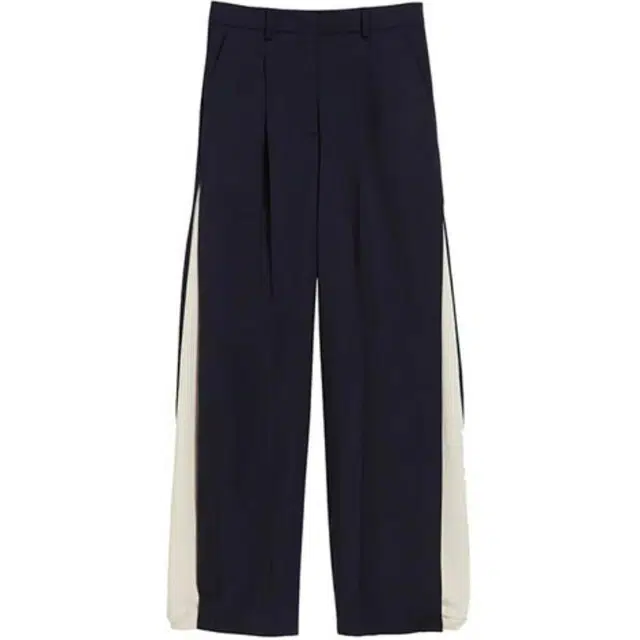 WEEKEND MaxMara Asia Logo