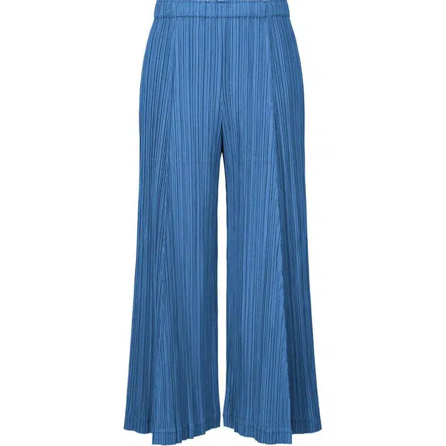 PLEATS PLEASE ISSEY MIYAKE