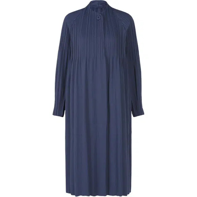 PLEATS PLEASE ISSEY MIYAKE