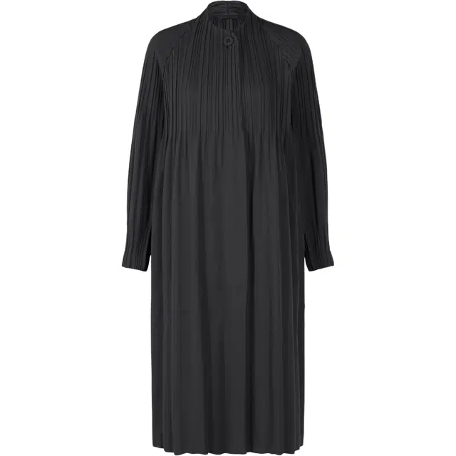 PLEATS PLEASE ISSEY MIYAKE