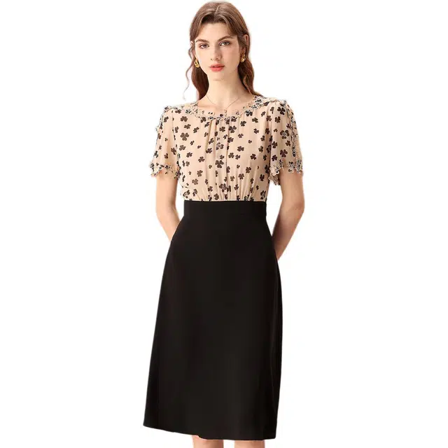 粉红玛琍 通勤假两件碎花修身圆领短袖连衣裙 女款 杏色