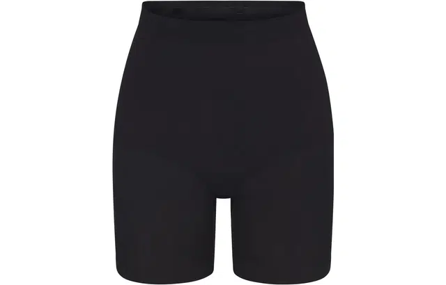 SKIMS SEAMLESS SCULPT MID THIGH SHORT ONYX
