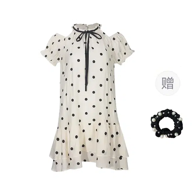 雾闪闪 法式甜美露肩波点短裙宽松蝴蝶结泡泡袖短袖连衣裙 女款 （杏色+发圈）买赠
