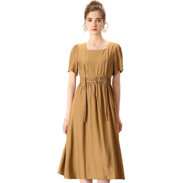 粉红玛琍 休闲舒适方领短袖连衣裙 收腰 女款 卡其