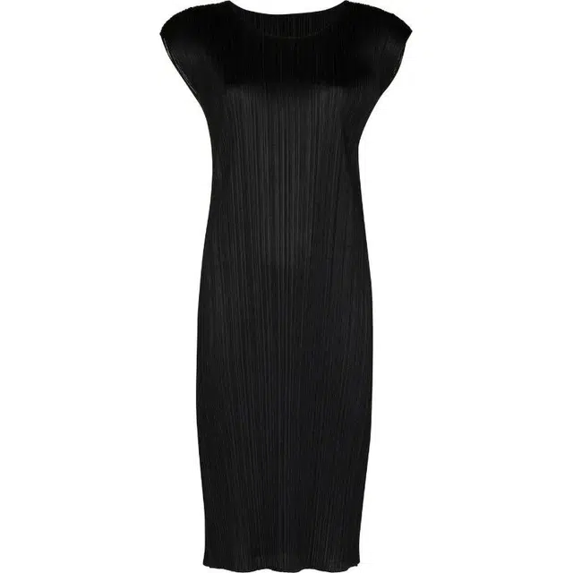 PLEATS PLEASE ISSEY MIYAKE