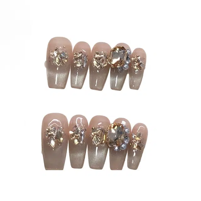 未来枫情 星河湾显白猫眼  穿戴甲 中梯粉色晕染 镶钻 优雅  闪亮 精致