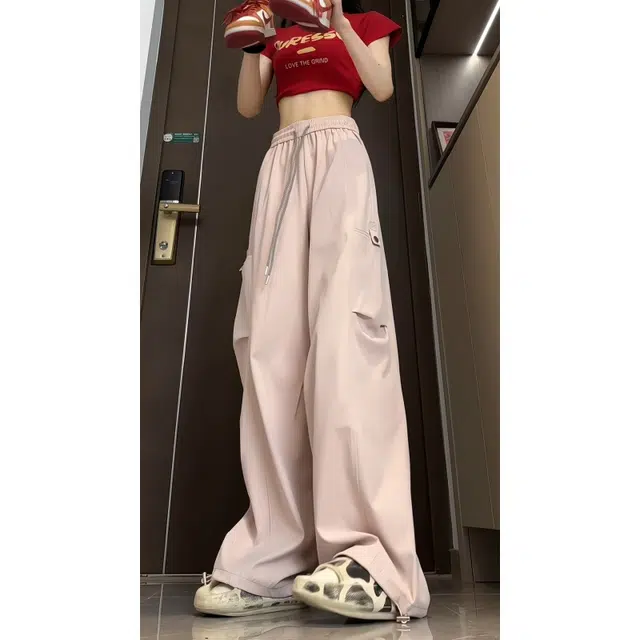 新世家族 时尚设计宽松舒适百搭简约纯色冰丝材质高街风格休闲裤 女款