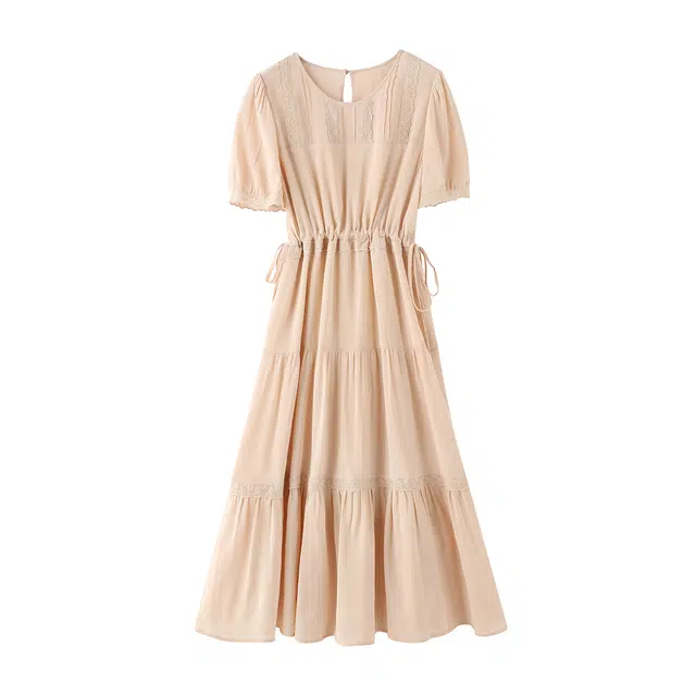 花栗鼠小姐 岚岛情书 温柔甜美气质风圆领减龄拼接重工蕾丝花边袖口抽皱系带收腰大裙摆遮肉显瘦短袖连衣裙 女款