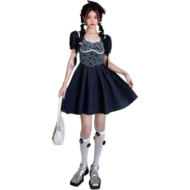 哒头下雨不愁 韩版高腰法式方领泡泡袖设计感短袖连衣裙 女款