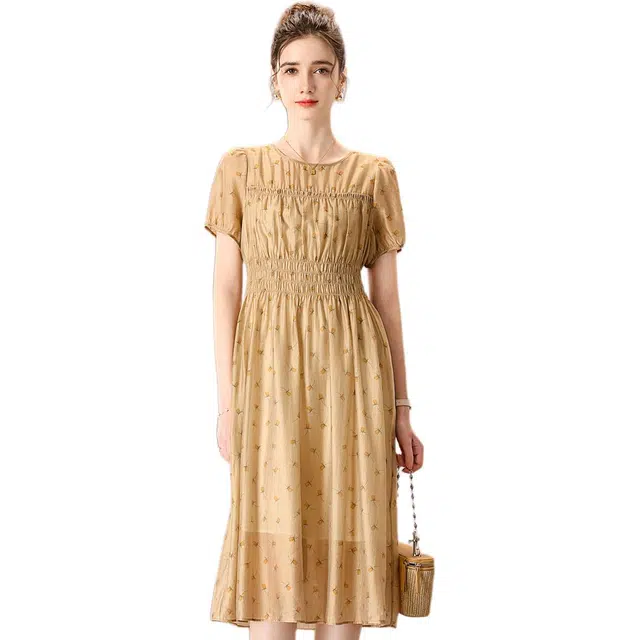 粉红玛琍 简约圆领薄款短袖连衣裙 女款 卡其